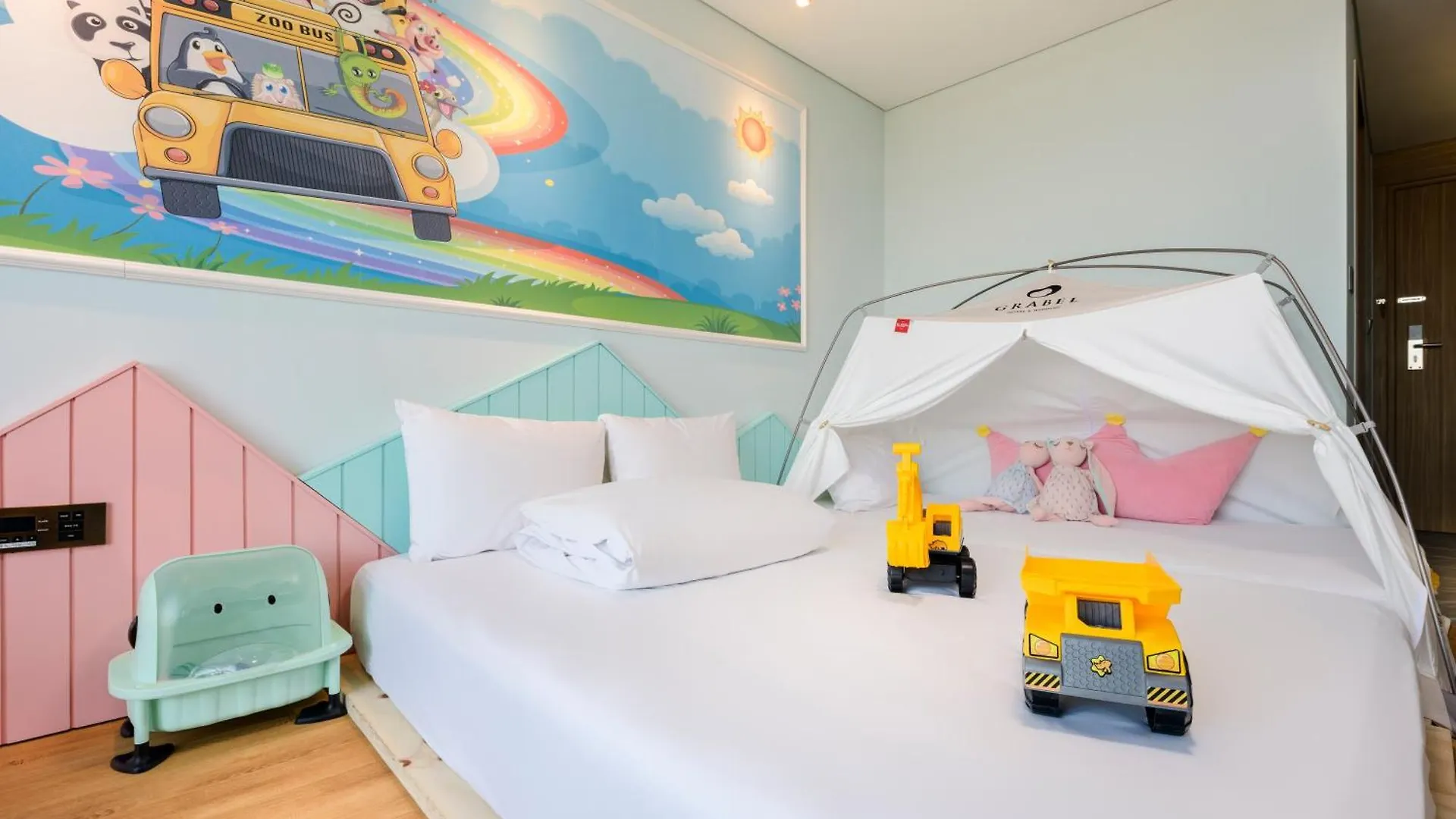 Grabel Hotel Jeju 4*,
